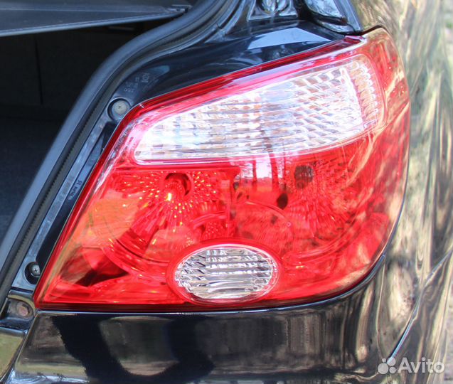 Фонарь задний (правый) Mitsubishi Outlander 1