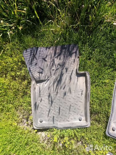 Автомобильные коврики резиновые