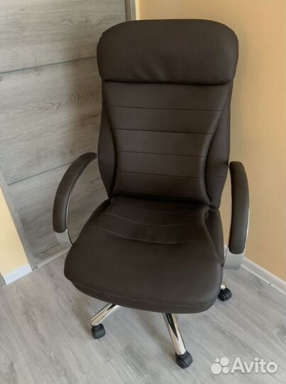 Офисное кресло кожа