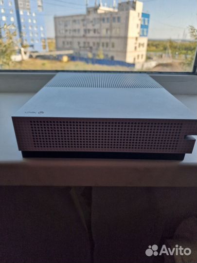 Xbox one s 1tb с играми