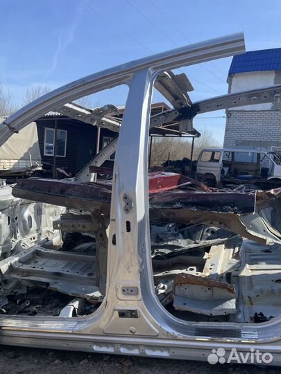 Toyota Rav 4 40 2013- Центральная стойка