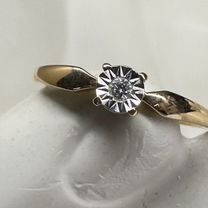 Золотое кольцо с бриллиантом