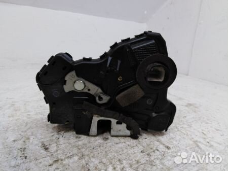 Замок двери передней правой