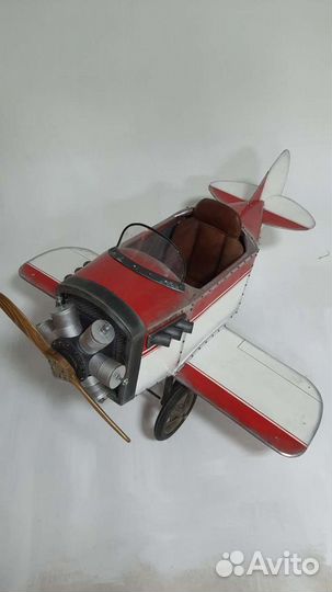 Детский игрушечный самолет