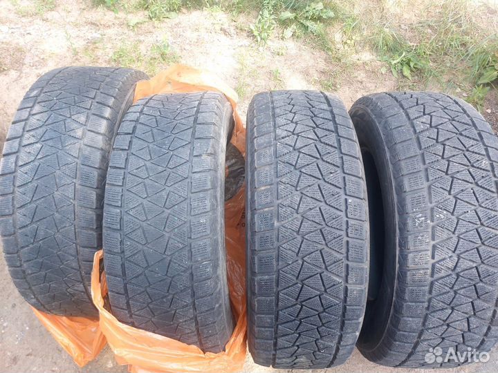 Bridgestone Blizzak Ice 265/65 R17