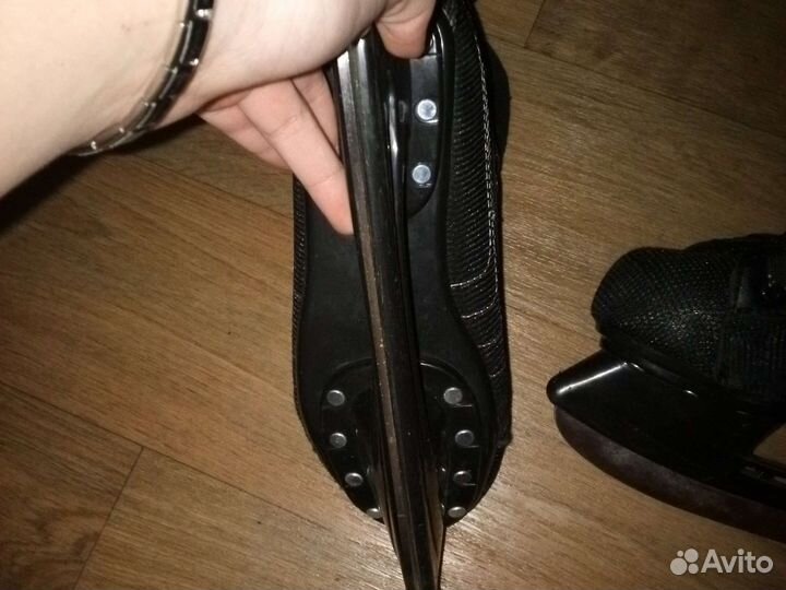 Коньки спортивные