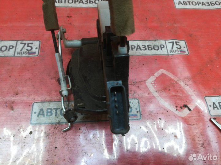 Замок двери передний правый Nissan Note E12