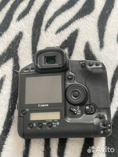 Зеркальный фотоаппарат canon Mark 3 EOS-1