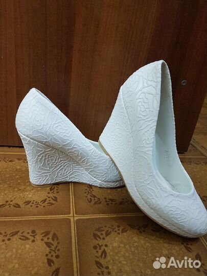 Туфли женские 36 размер белые