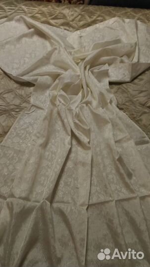 Отрез ткани искусственного шелка