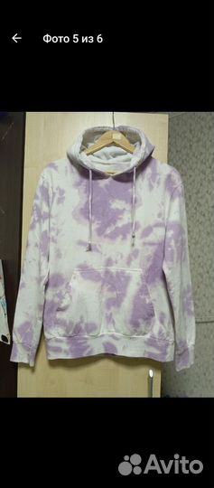 Рубашка в клетку, толстовка. Площадь