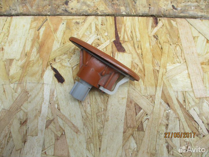 Повторитель в крыло Митсубиси Лансер Седия