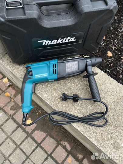 Перфоратор makita 1050W с набором свёркл и лопаток