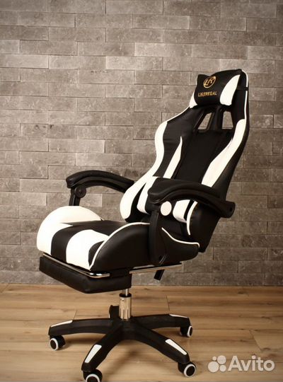 Компьютерное кресло геймерское с подножкой