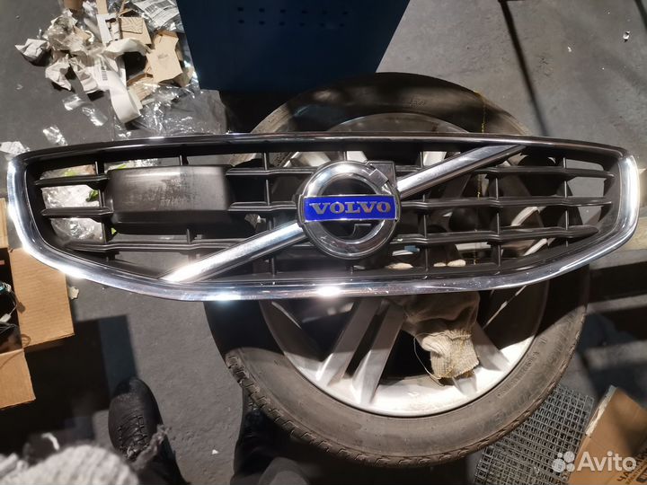 Решетка радиатора volvo s60