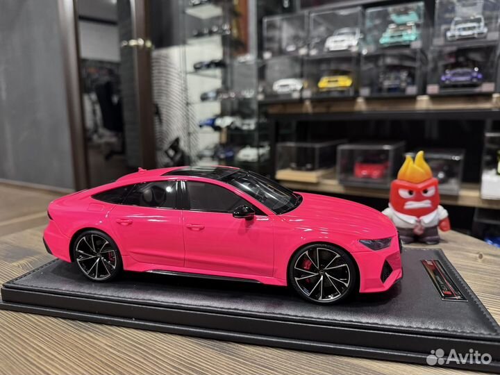 Motorhelix Audi RS7 1:18 розовый