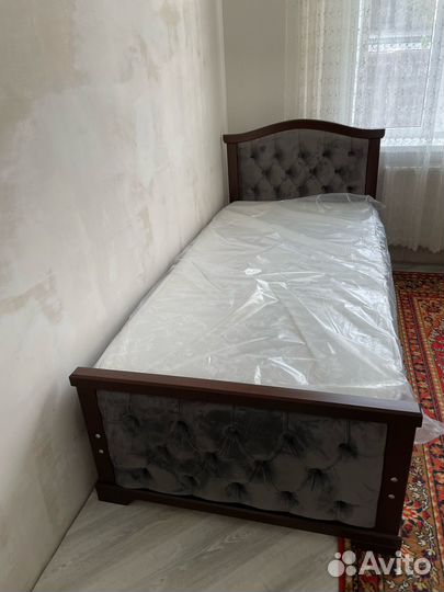 Кровать с матрасом