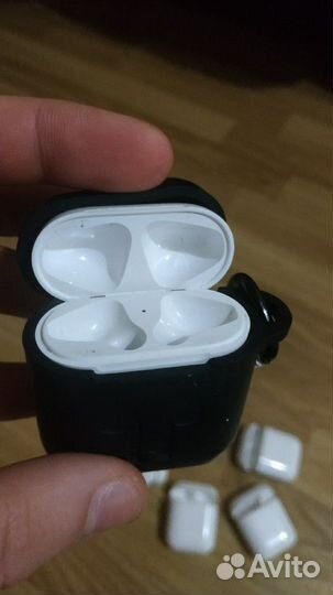 Кейсы airpods оригиналы б/у разные