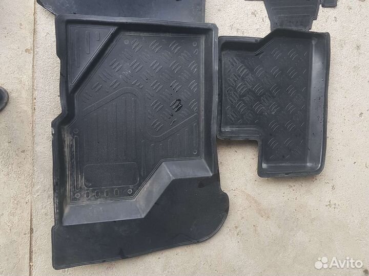 Автомобильные коврики резиновые