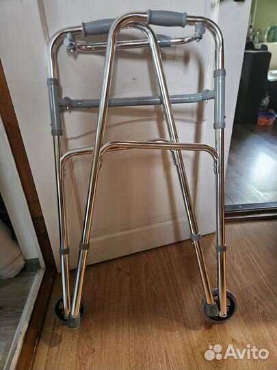 Ходунки для взрослых с колесами