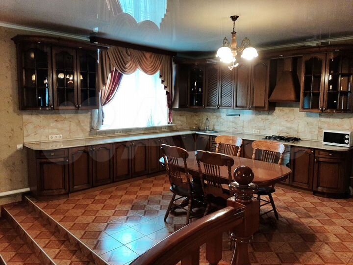 Дом 423 м² на участке 3,5 сот.