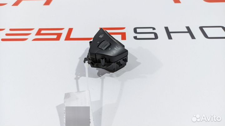 Кнопка управления на руле Tesla Model S 2012