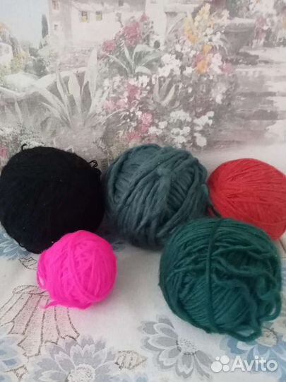 Пряжа, крючок для вязания,пяльцы для вышивания