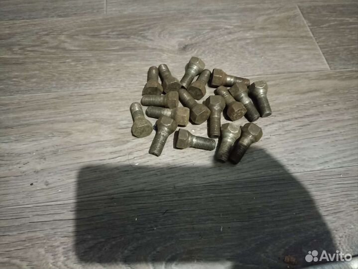 Колесные болты