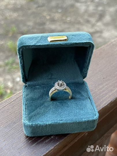 Золотое кольцо с бриллиантами 750