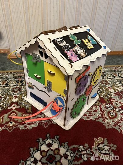 Бизиборд дом