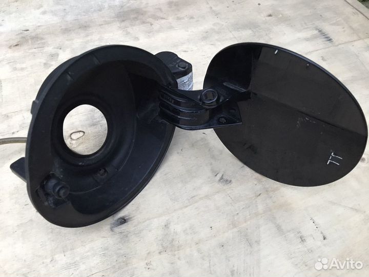 Лючок бензобака Passat B7 седан