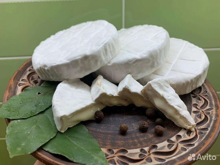 Сыры Камамбер,Рокфор и Валансе с белой плесенью