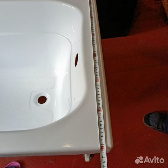 Ванна акриловая 140на70, ножки +экран, всего 8000