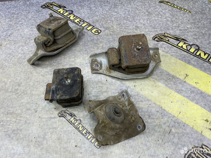 Опора Подушка двигателя Субару Импреза G12 1.5