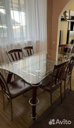 Стол и стулья