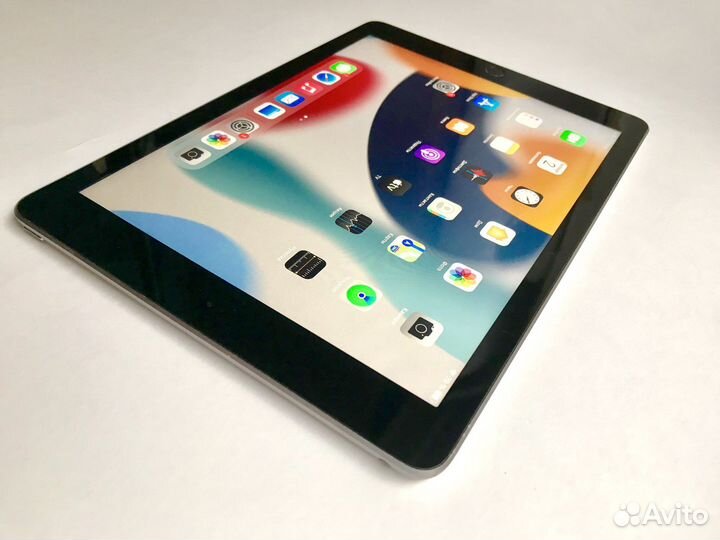 iPad 2018 128GB + стилус