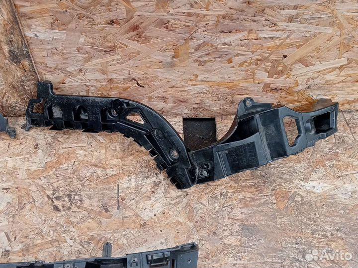 Кронштейн задний бампера Renault Fluence