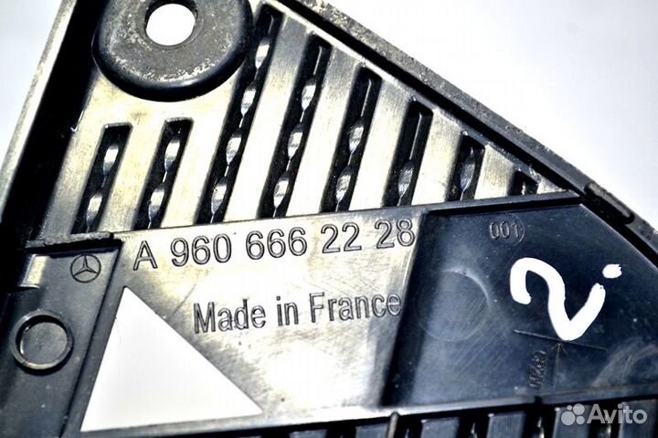 Ступенька подножки нижняя, правая mercedes-benz Ac