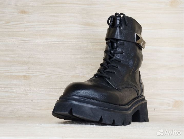 Размер 38. Pierre Cardin, берцы (зима)