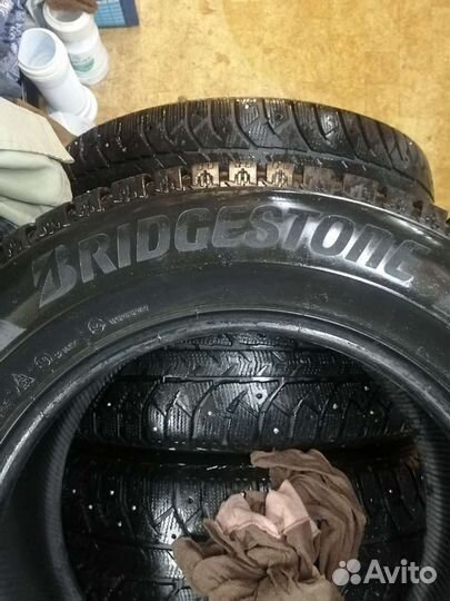 Bridgestone B700AQ 235/65 R17