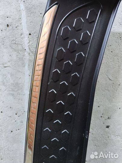 Наклада на задний бампер Toyota Fortuner