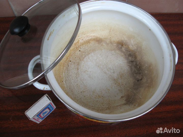 Кастрюля эмалированная