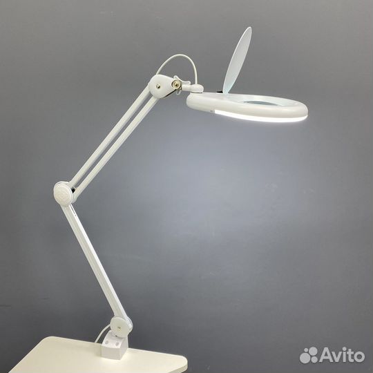 Лампа-лупа с регистрационным удостоверением