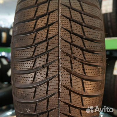 Bridgestone Blizzak LM-001 255/40 R18