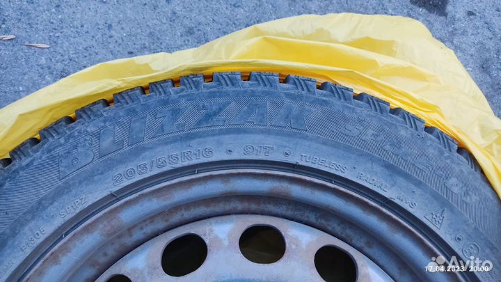 Bridgestone Blizzak Spike-01 205/55 R16 91T