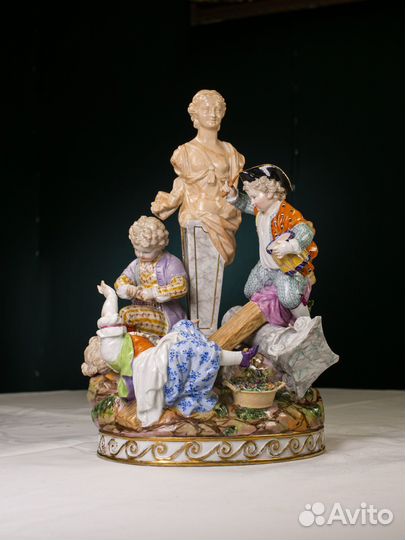 Meissen. Фарфоровая статуэтка Дети на качелях