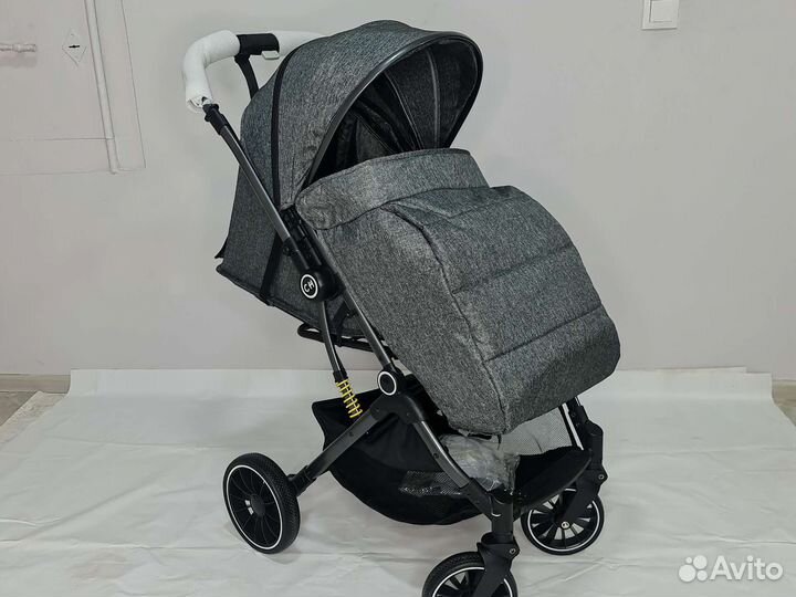 Прогулочная коляска Luxmom с перекидной ручкой