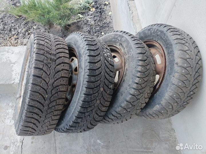 Продам шины 13 зимние бу