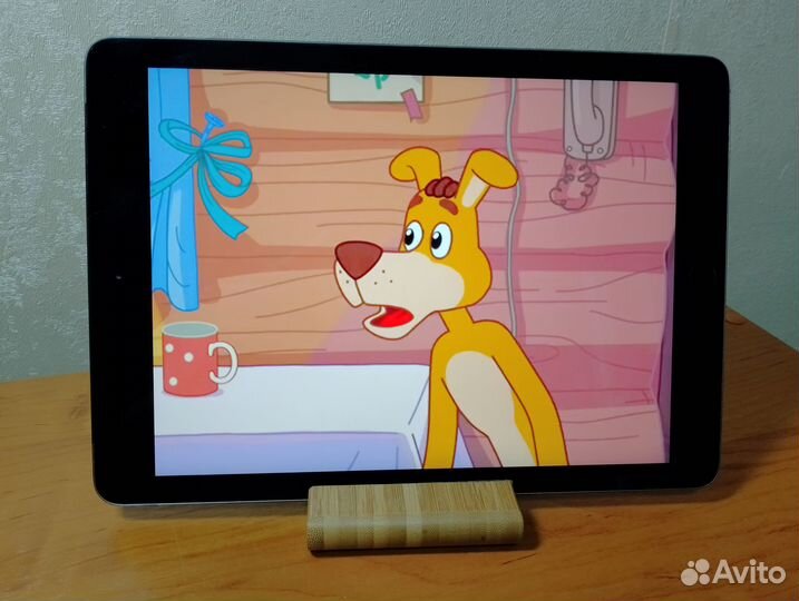 iPad Air 32 Гб Wi-Fi + sim-карта LTE c чехлом