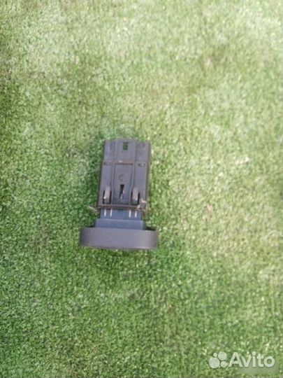 Кнопка аварийки Renault Symbol 2006